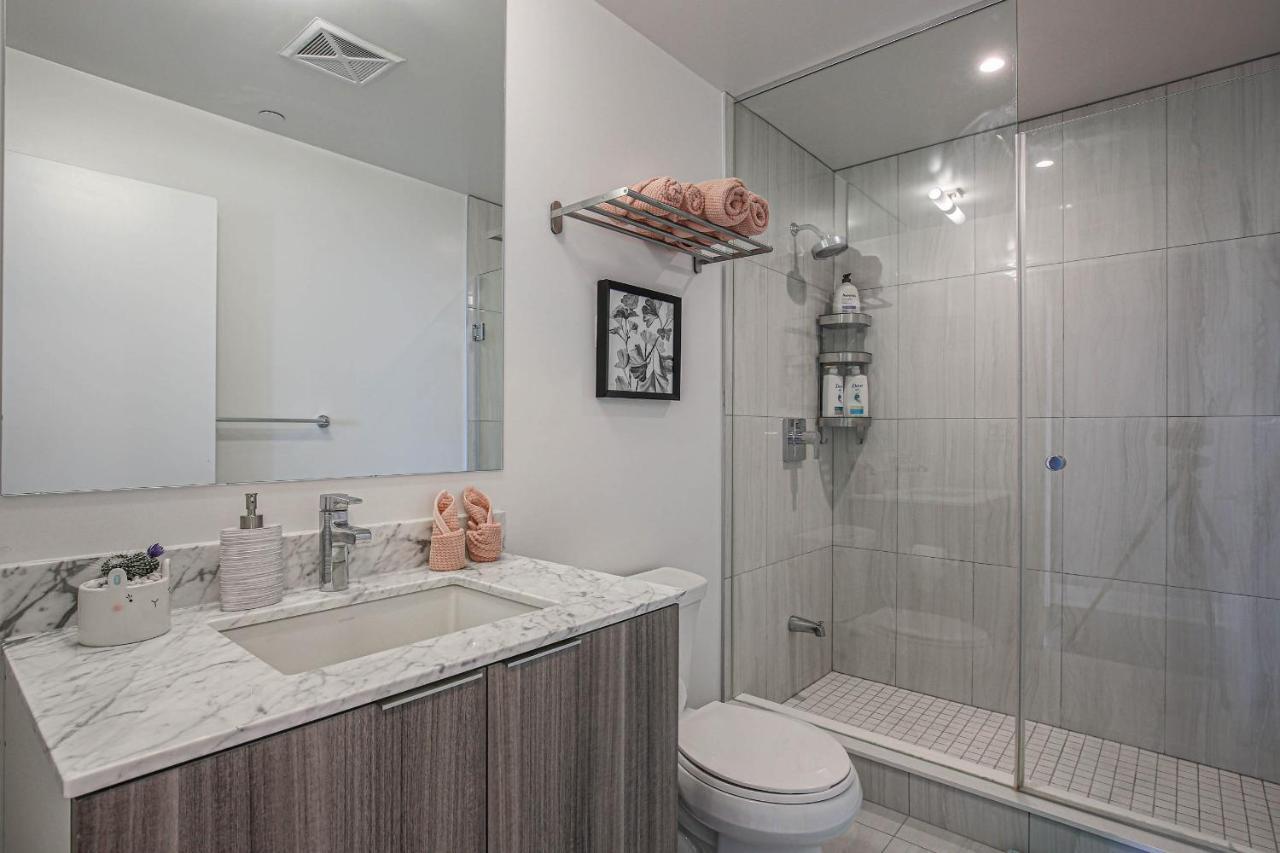 Luxury View In Toronto Downtown 3 Bedroom 2.5 Bathroom 1 Parking Εξωτερικό φωτογραφία